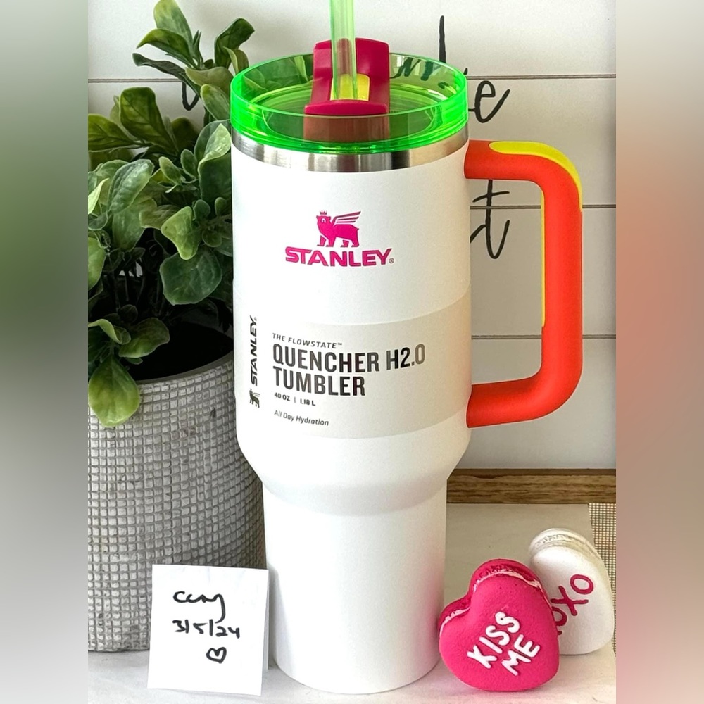 NEW HTF Stanley NEON COLLECTION 40 oz  Quencher H2.0 FlowState Tumbler🩷🩷